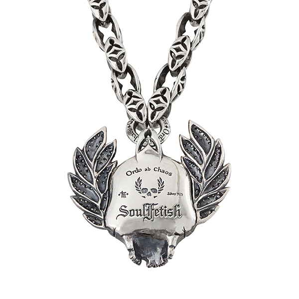 Skullaurier Royal necklace detail